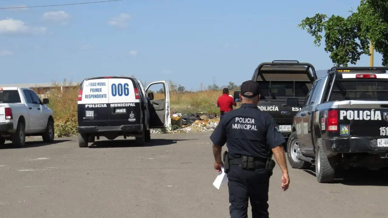 Lo mutilan y le prenden fuego