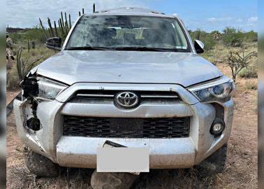  Abandonan camioneta y armamento cerca de Empalme