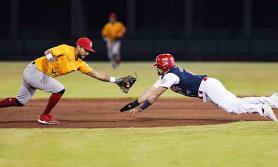 Suenan los maderos de la tribu en la frontera Suenan los maderos de la tribu en la frontera