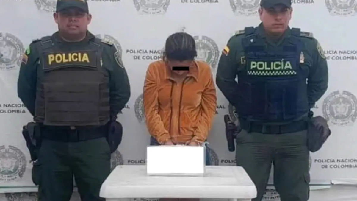 Mujer quema con agua hirviendo a su hija porque estaba acostada