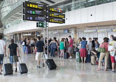 Cierran aeropuerto en España por caída de rayo