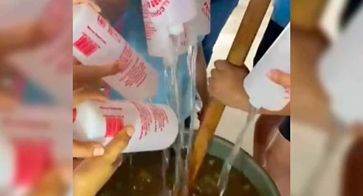 VIDEO. Preparan aguas locas con alcohol 96 grados