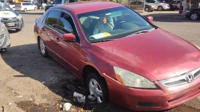 Cae a socavón en pleno Centro
