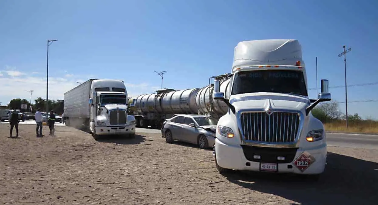 Aparatoso choque en la carretera México 15