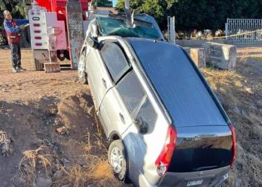 Muere conductor al caer a dren de la 300