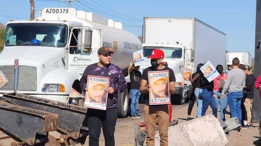 Bloquean carretera en Guaymas