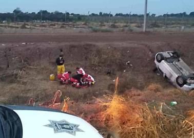  Vuelca automóvil en el Valle del Yaqui