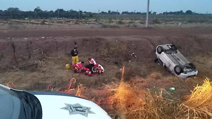 Vuelca automóvil en el Valle del Yaqui Vuelca automóvil en el Valle del Yaqui