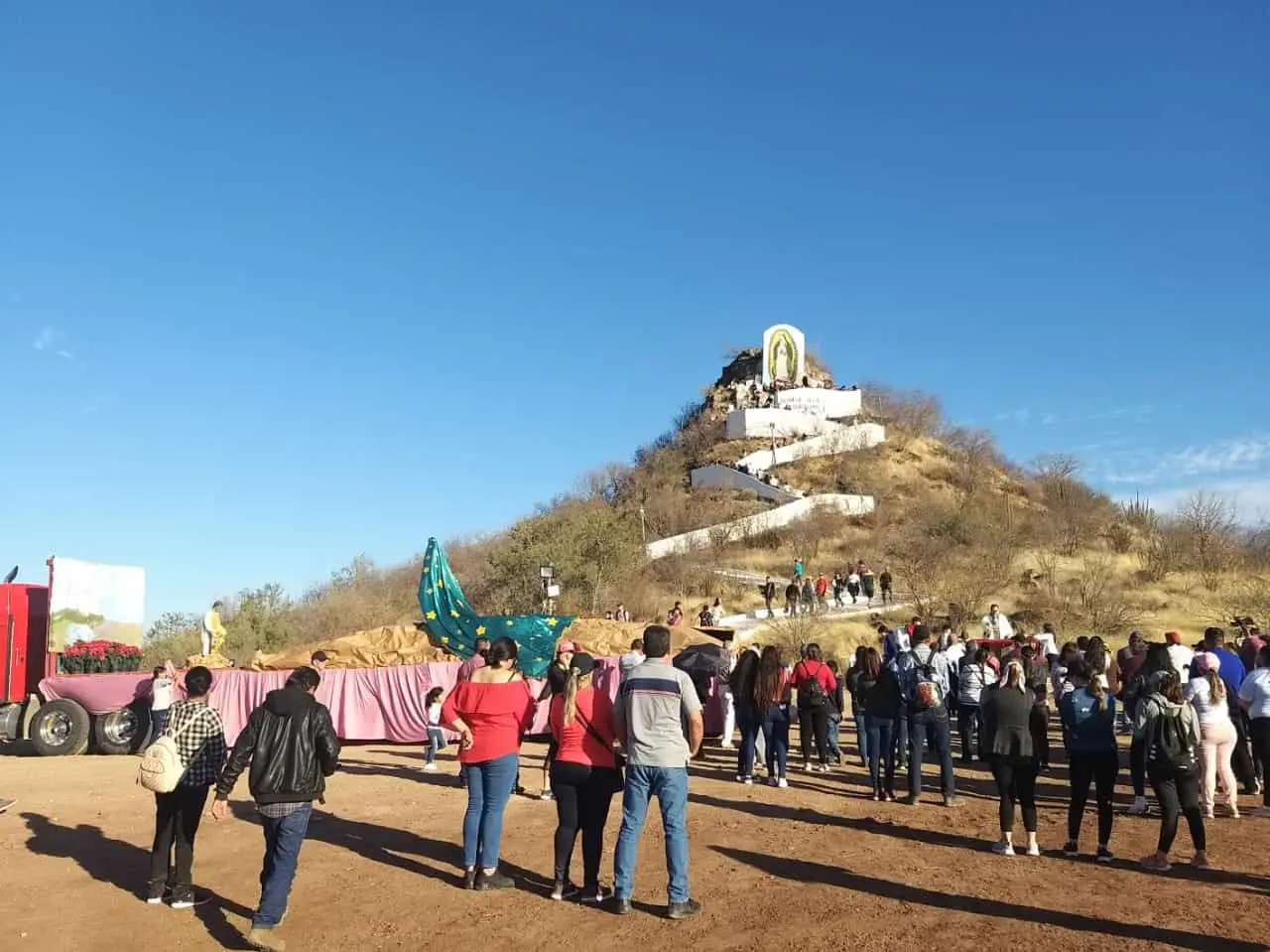 Guadalupanos le cumplen a la morenita