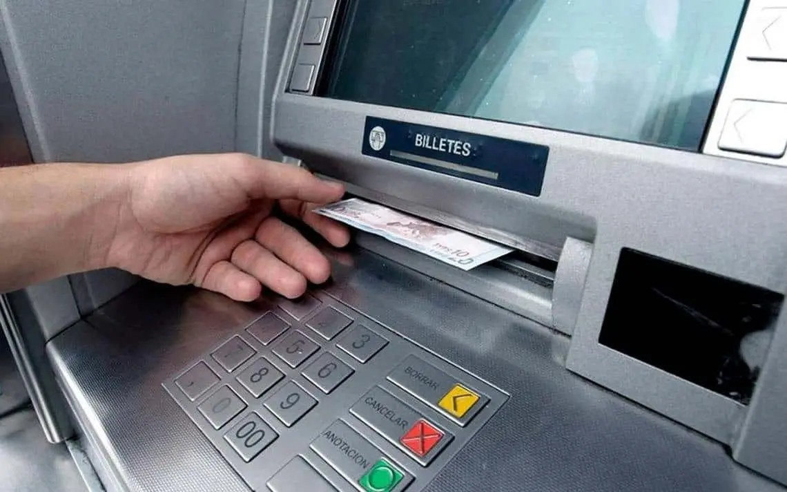 Llama Condusef a estar alerta en los cajeros automáticos