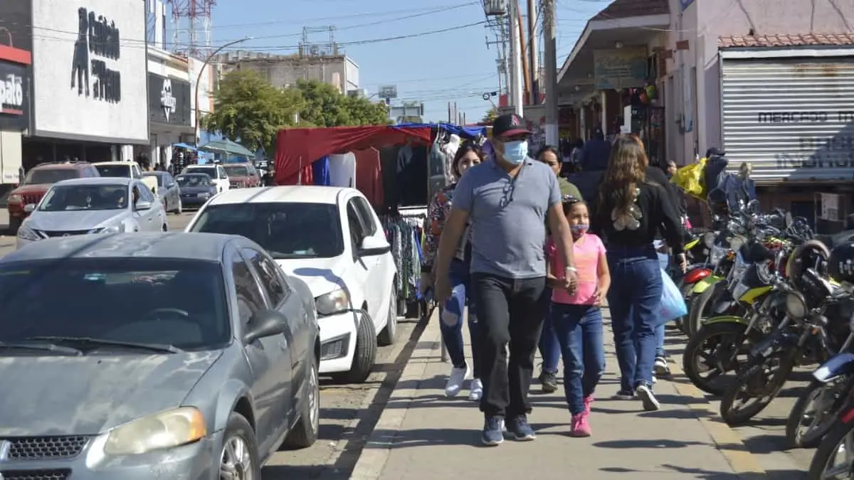 Compras de "pánico" atiborran el Mercado Municipal