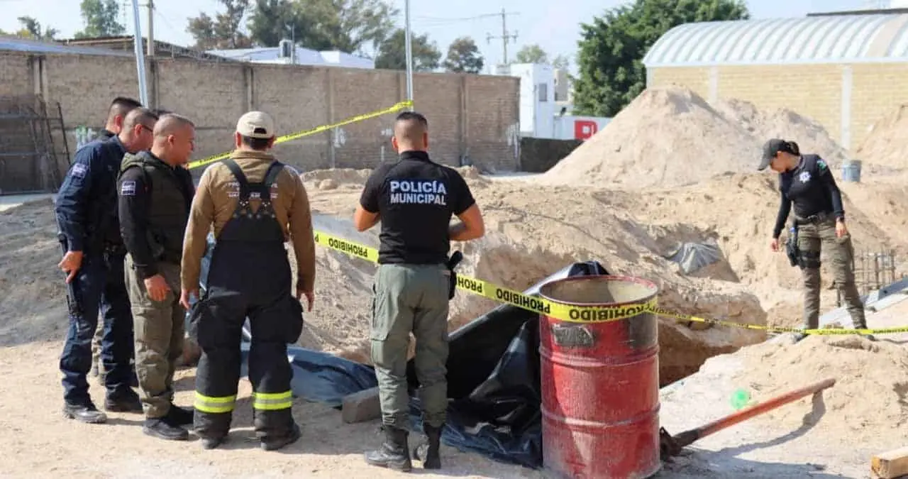 Muere albañil tras caerle barda