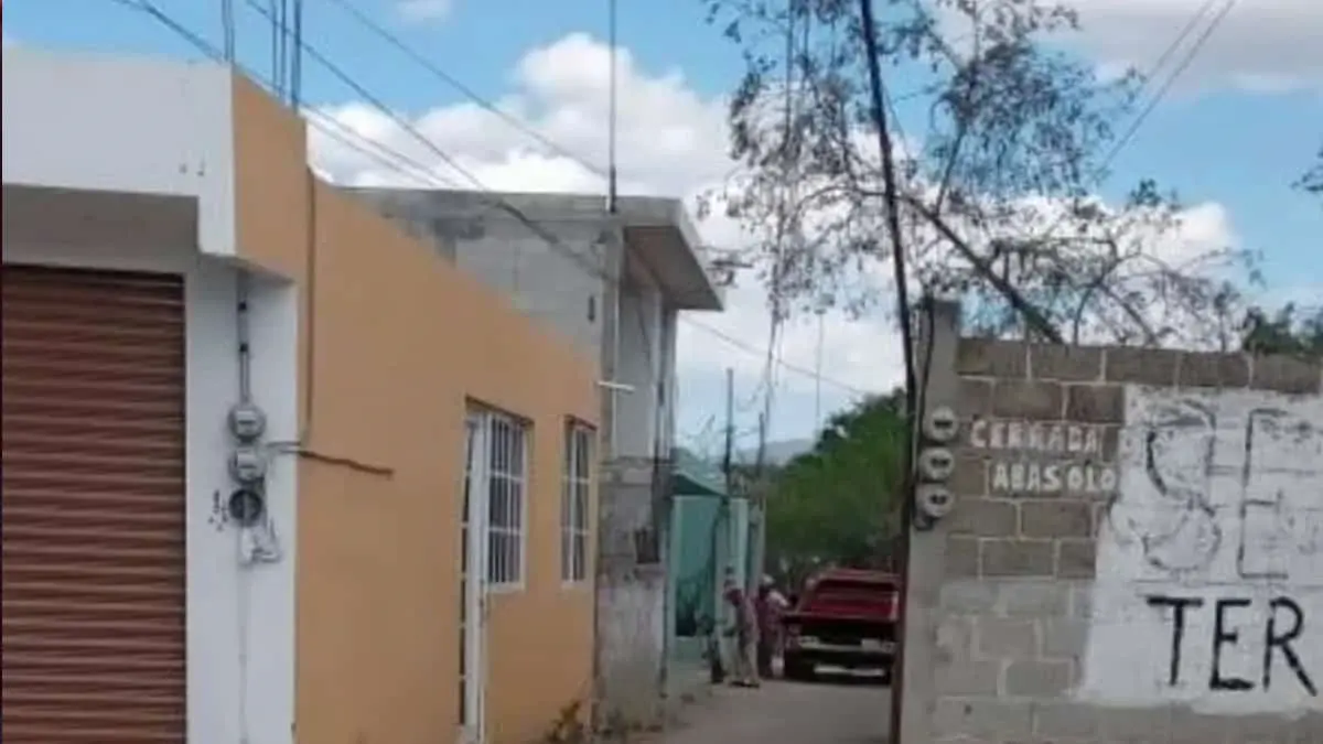 Los cachan infraganti sepultando un cuerpo en fosa clandestina