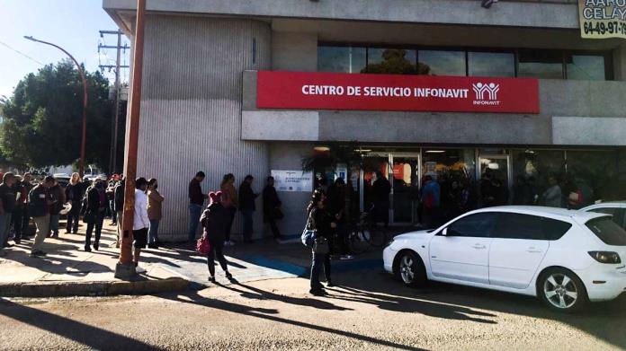 Falla web de Infonavit en último día para cambio a veces pesos