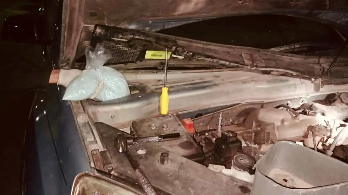 Abandonan auto cargado de fentanilo