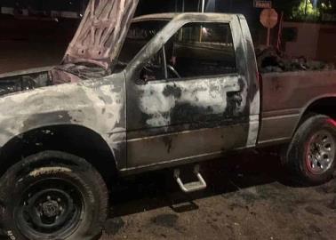 Arde camioneta en Prados del Tepeyac