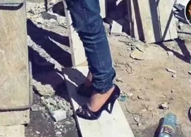 VIDEO. Ingenioso albañil sin escalera, usa tacones en la obra