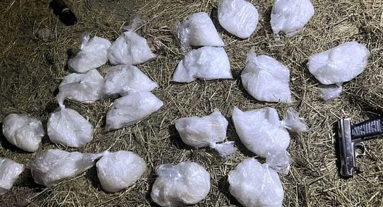 Lo detiene la Guardia Nacional armado y con droga