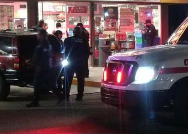 Violento sujeto golpea a empleados de tienda