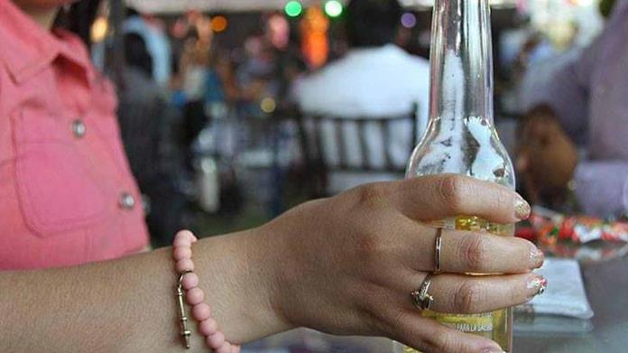 Mujeres igualan a los hombres en alcoholismo Mujeres igualan a los hombres en alcoholismo