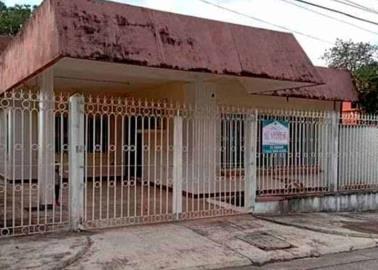 Venden residencia barata con fantasma incluido