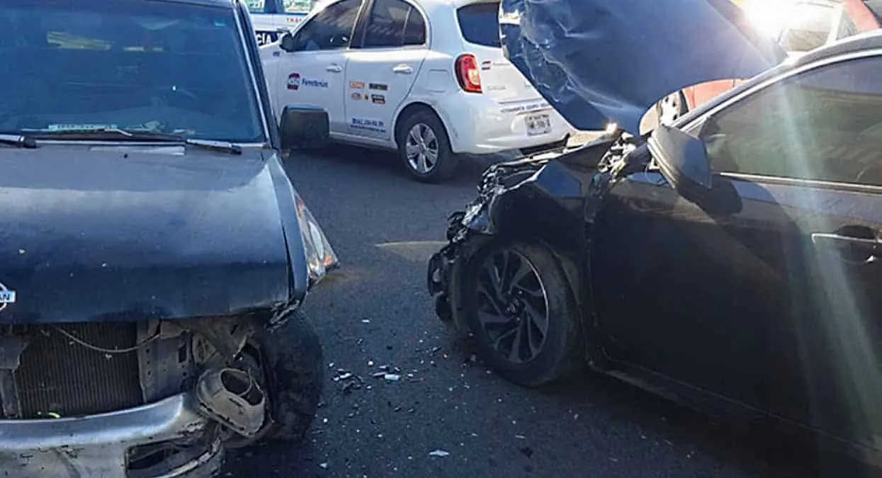 Triple choque deja dos lesionados