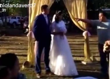 VIDEO. Llega a interrumpir la boda