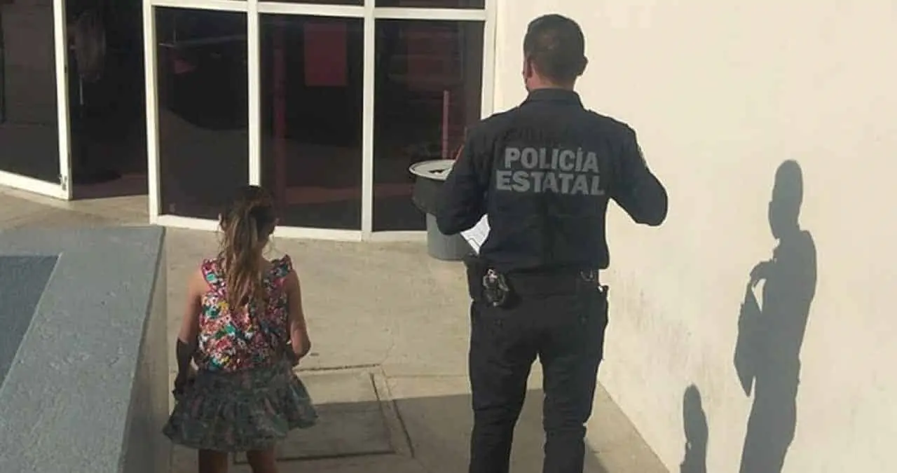 Rescatan a menor abandonada por su madre