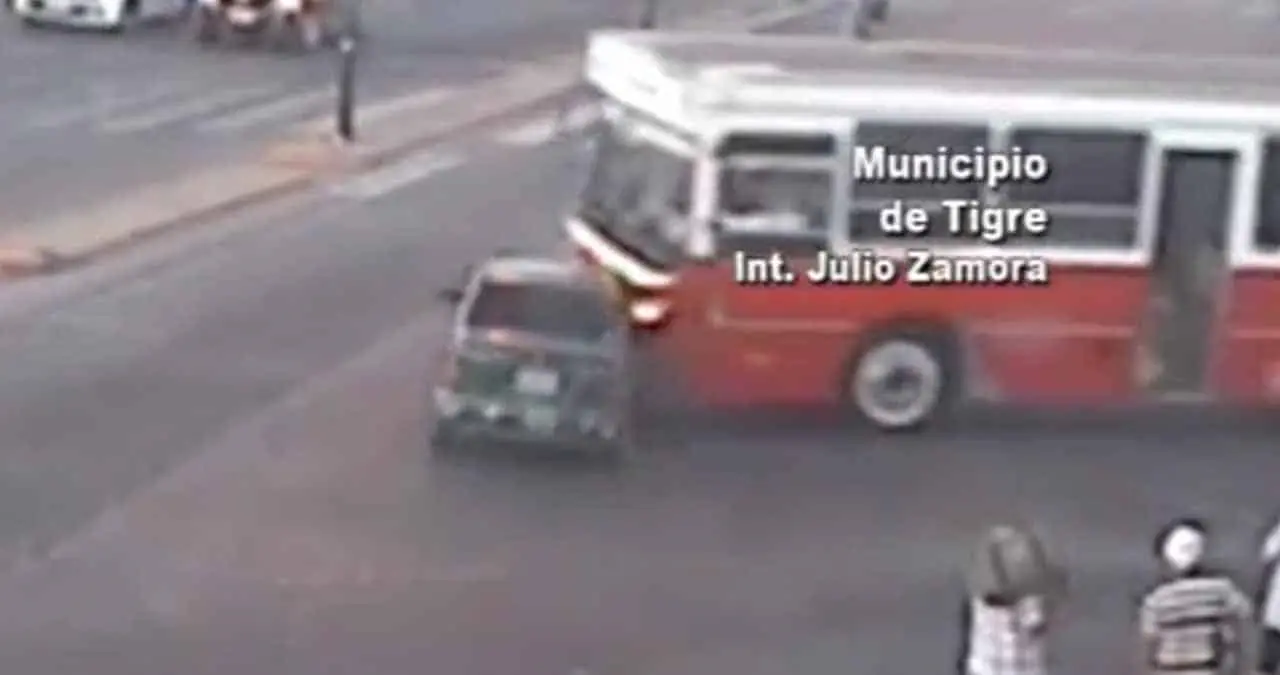 Conductor ebrio provoca fuerte choque