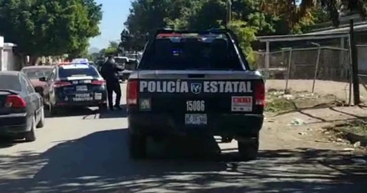 Se confrontan policías y marinos