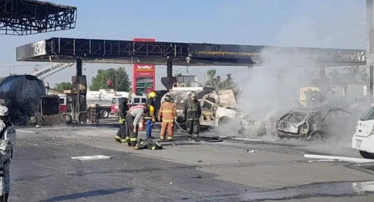 VIDEO. Explosión de pipa en gasolinera de Tula deja dos muertos