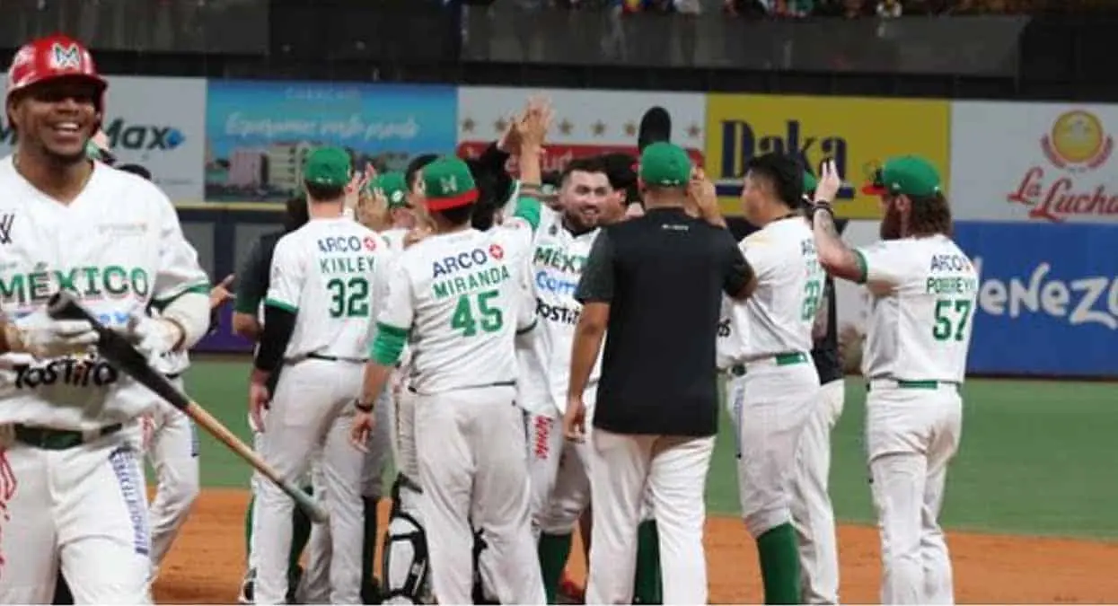 México deja tendido a Colombia
