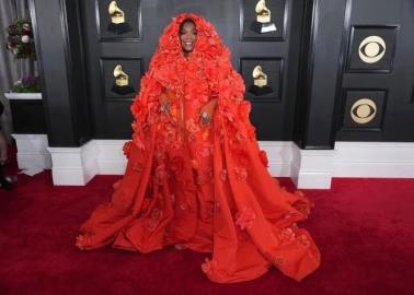 Desfilan estrellas en la alfombra roja de los Grammy 2023