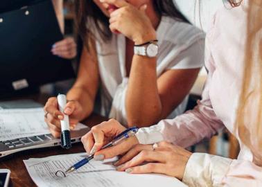 Mujeres reciben educación financiera