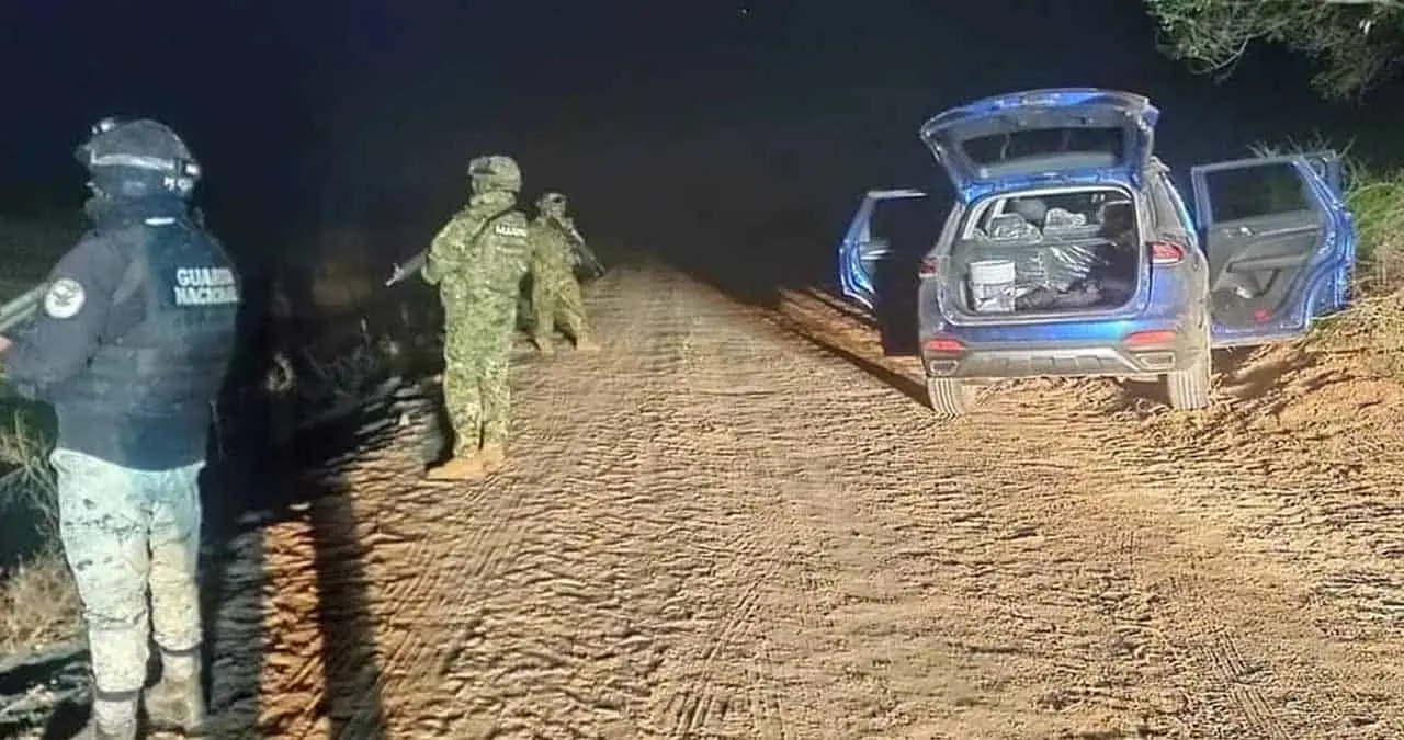 Aseguran camioneta cargada de armamento en Bácum
