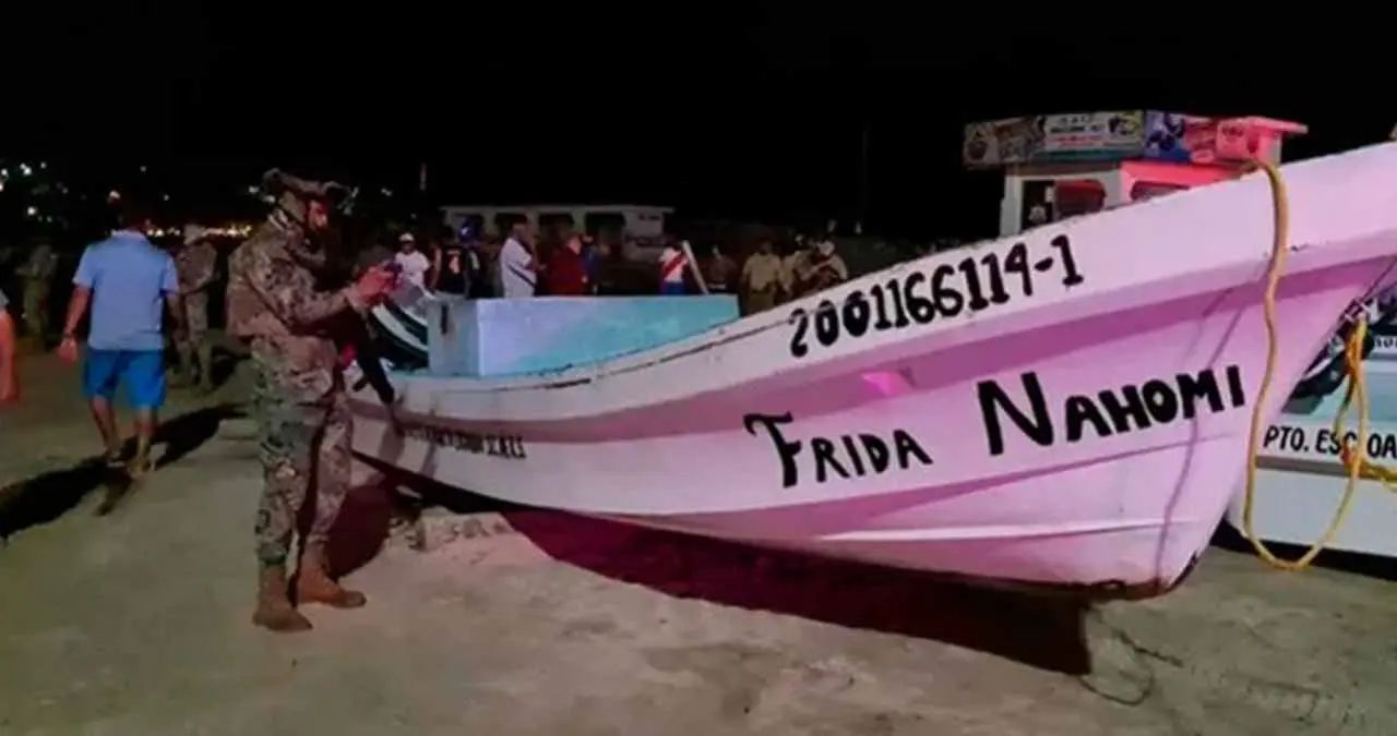 Ballena aplasta embarcación y mata a pescador