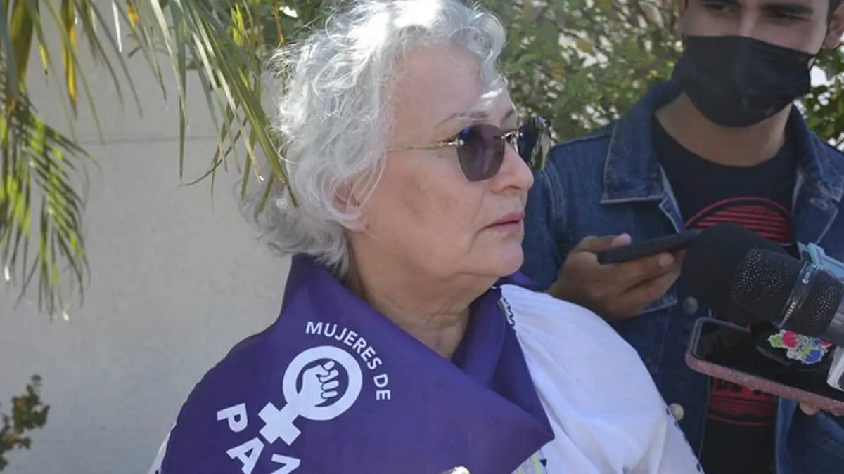 Bloquean redes sociales a feministas