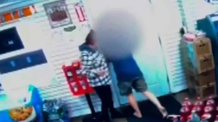 Mujer escapa de cautiverio Mujer escapa de cautiverio