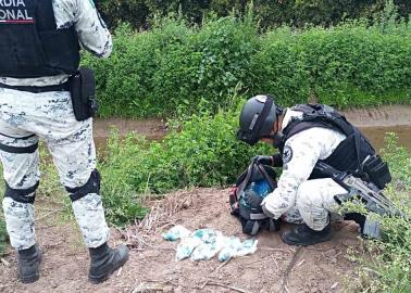 Abandona mochila cargada de droga