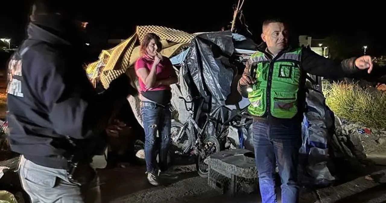Rescatan a dos personas atrapadas en una isla