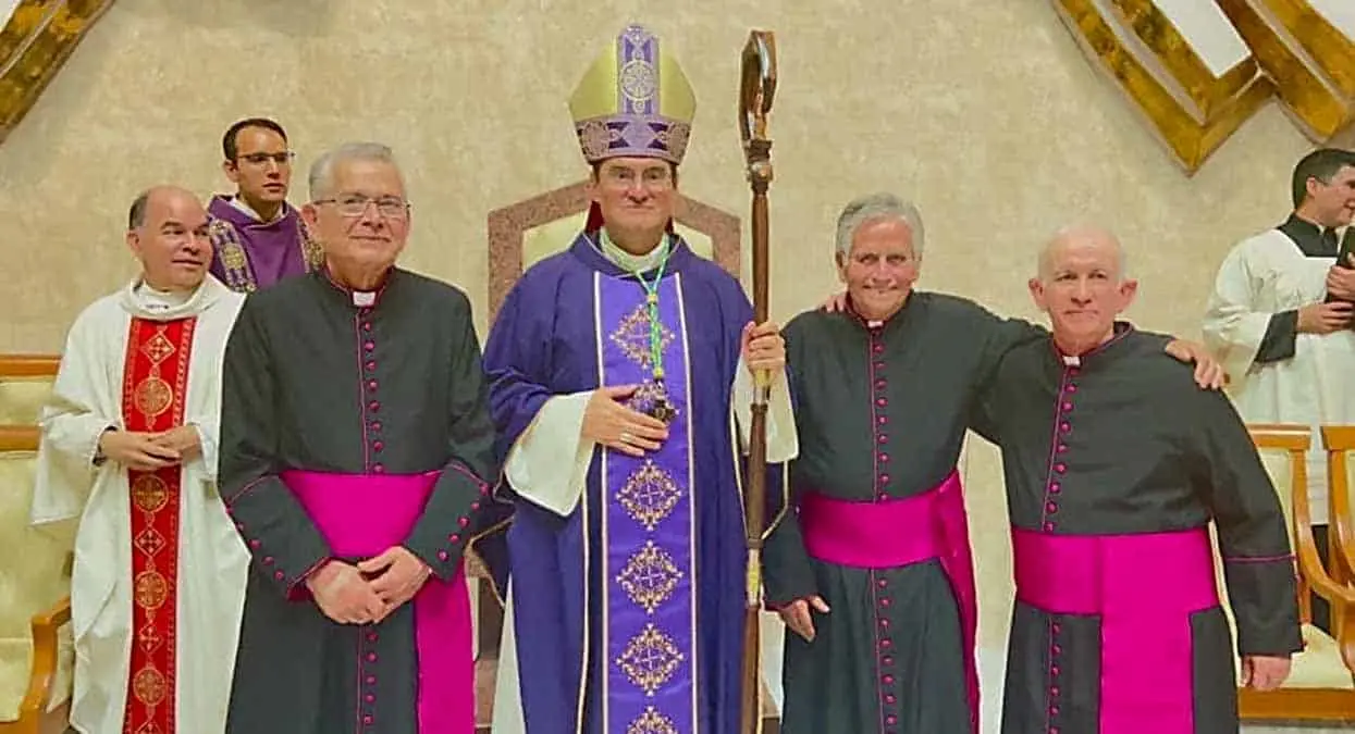 Reconoce el Papa la labor de sacerdotes