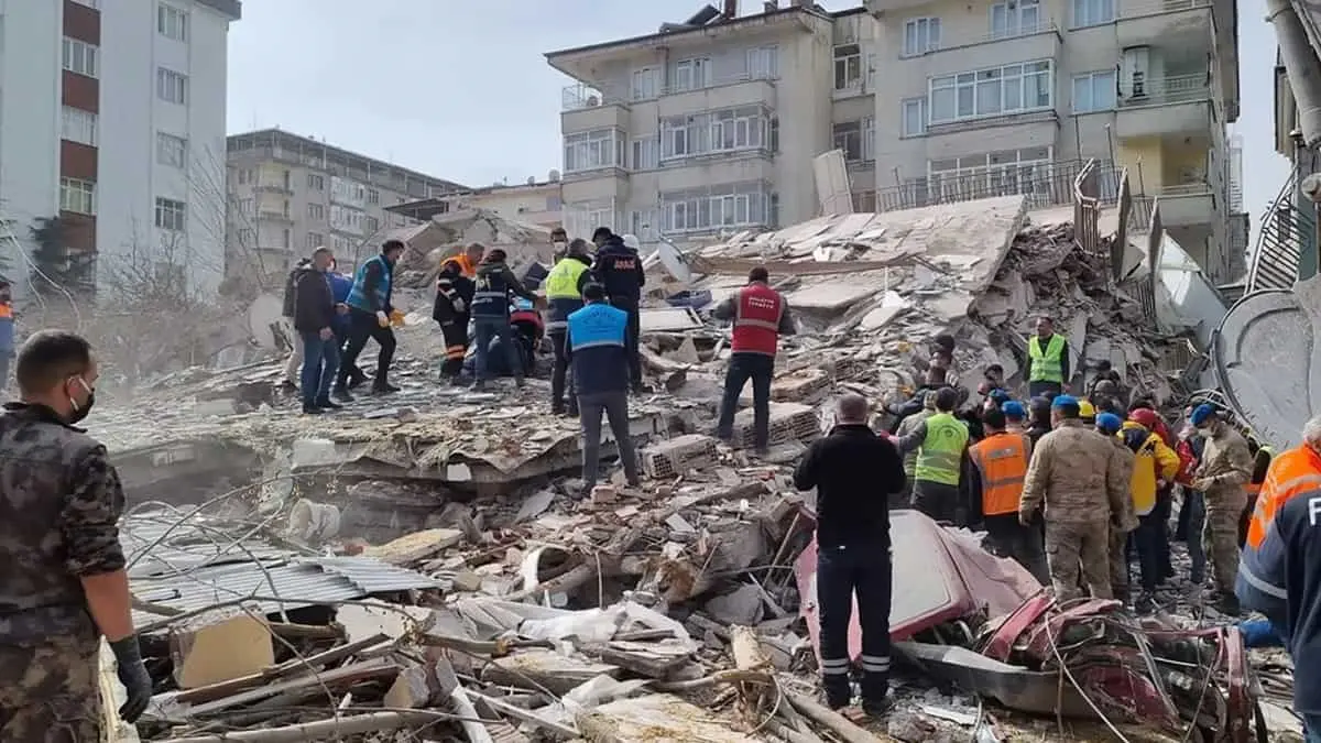 Otro terremoto azota Turquía
