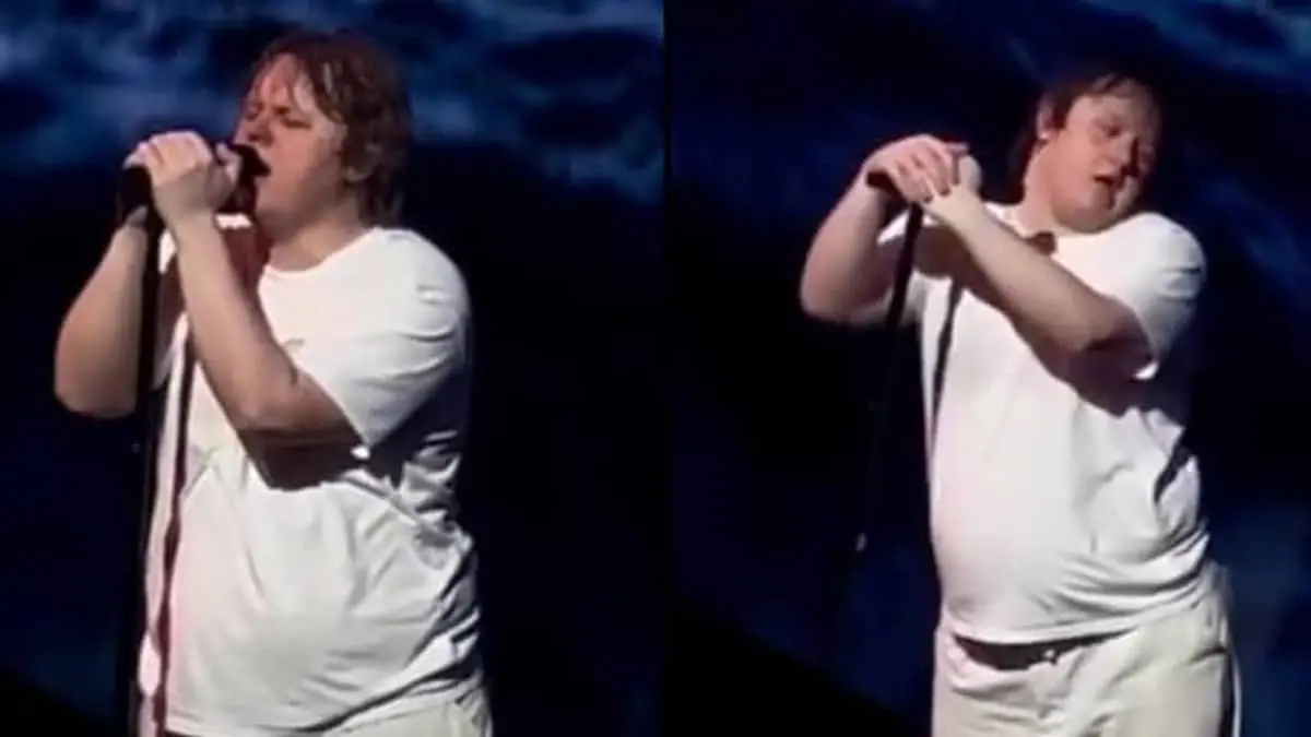 Cantante sufre ataque durante concierto y sus fans lo sorprenden