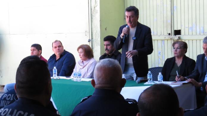 Mejorarán condiciones de policías: Lamarque Mejorarán condiciones de policías: Lamarque