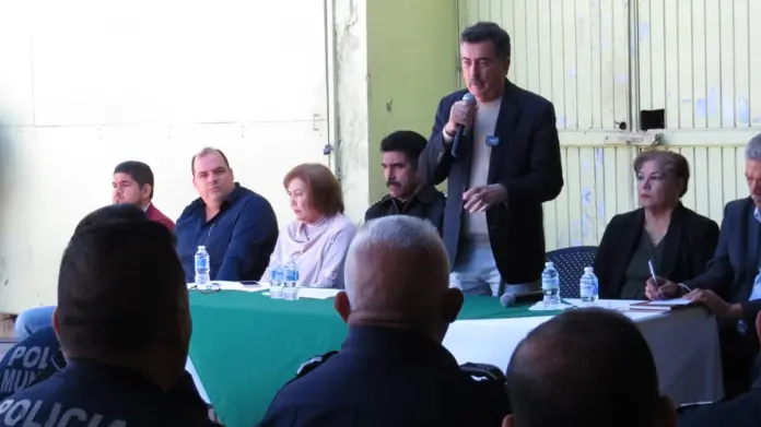 Mejorarán condiciones de policías: Lamarque