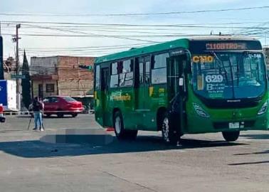 Video. Mujer muere atropellada por camión urbano Video. Mujer muere atropellada por camión urbano