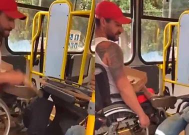 VIDEO. En sillas de ruedas pelean con cuchillo por lugar en bus