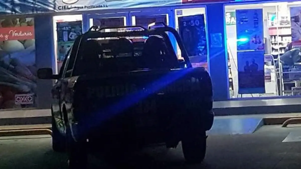 Dan "cristalazo" y asaltan tienda