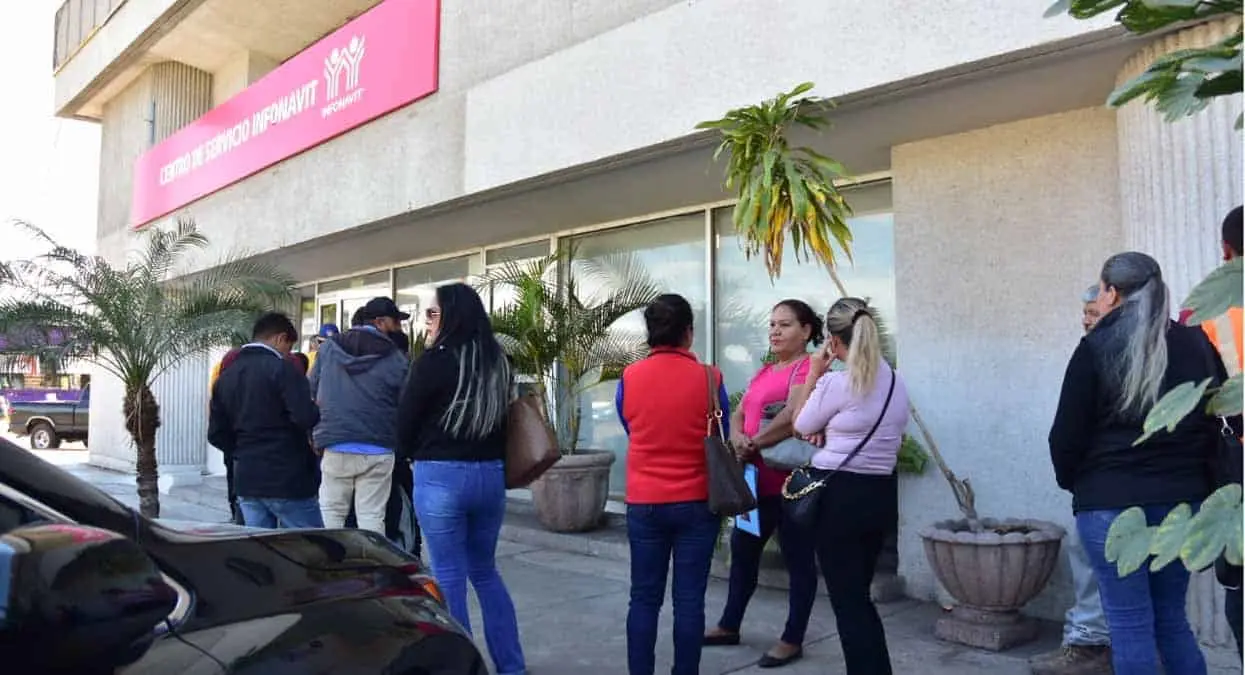 Infonavit ampliará rango de edad en crédito para mujeres
