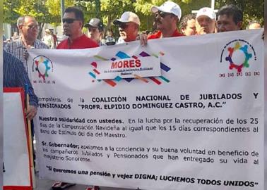 Protestan los jubilados del SNTE